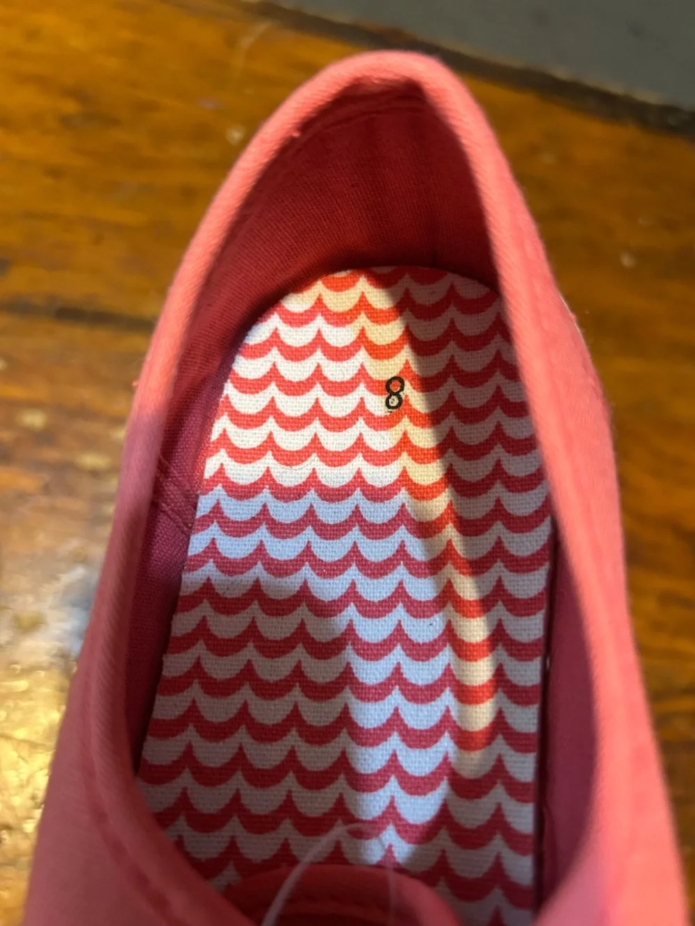 Like new Women’s Sneakers size 8 Pink/Salmon